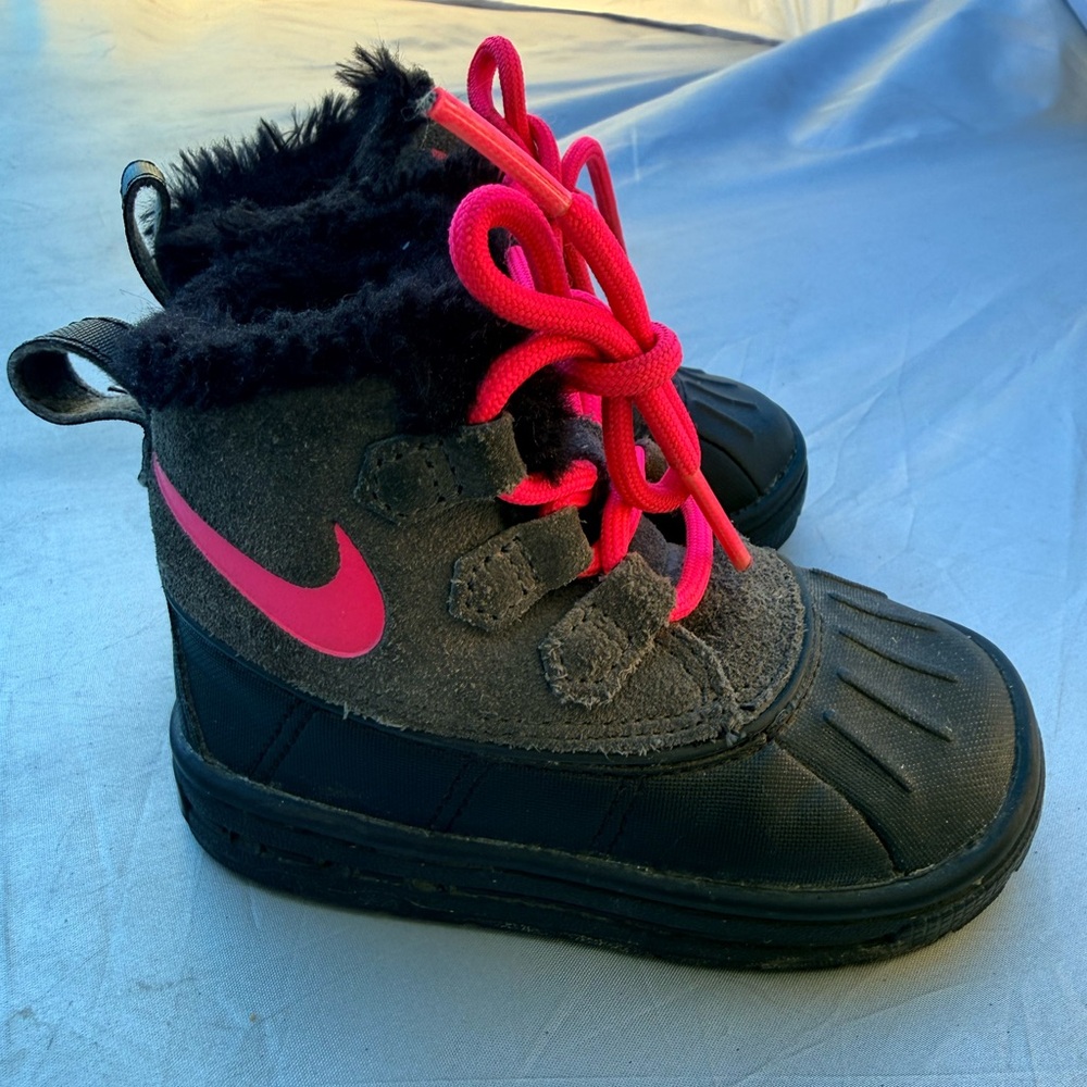 Nike Black and Pink Toddler Snow Boots 5c